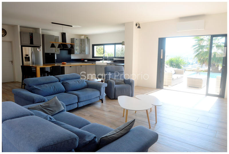 Villa - 225 m² - 9 pièces
