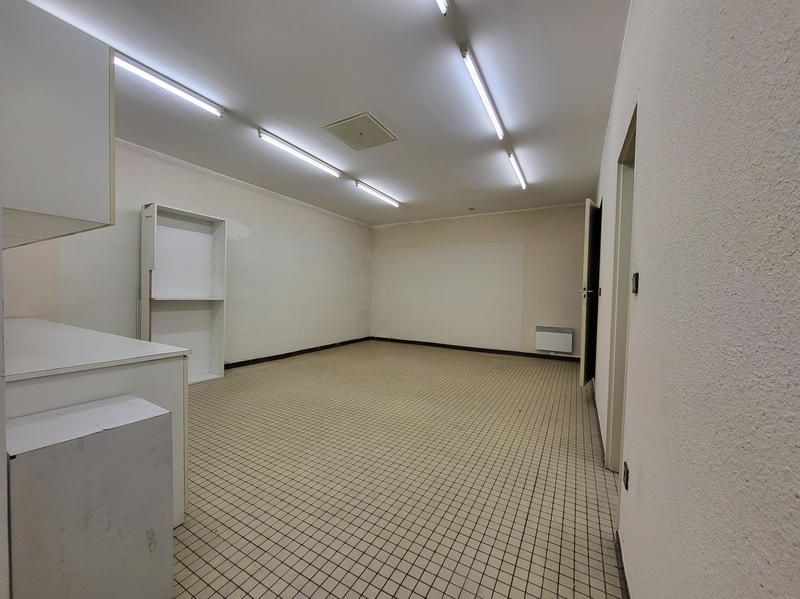 Local commercial - 130 m² - 2 pièces
