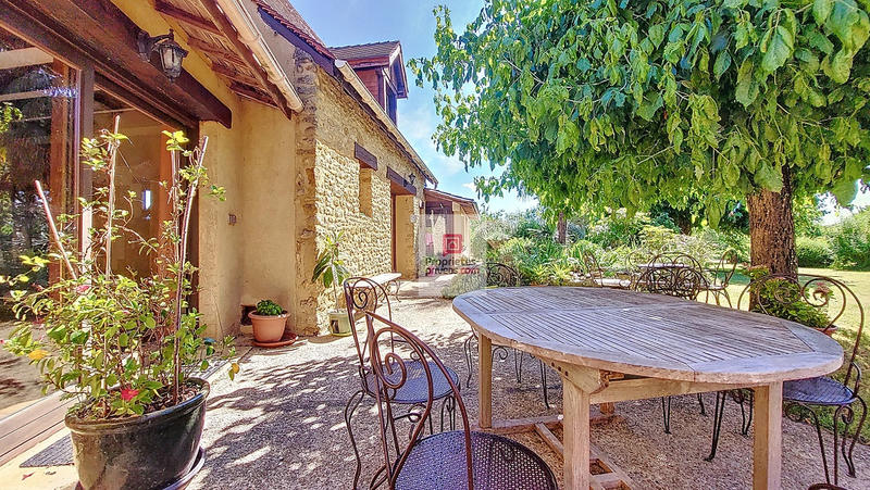 Maison - 257 m² - 10 pièces