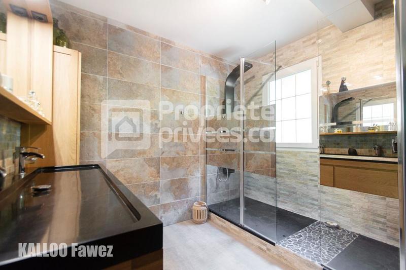 Maison - 222 m² - 8 pièces