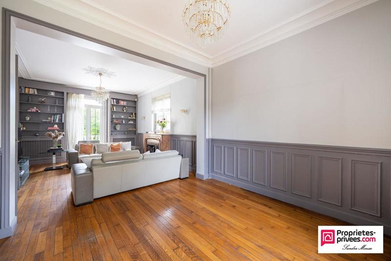 Maison - 236 m² - 7 pièces