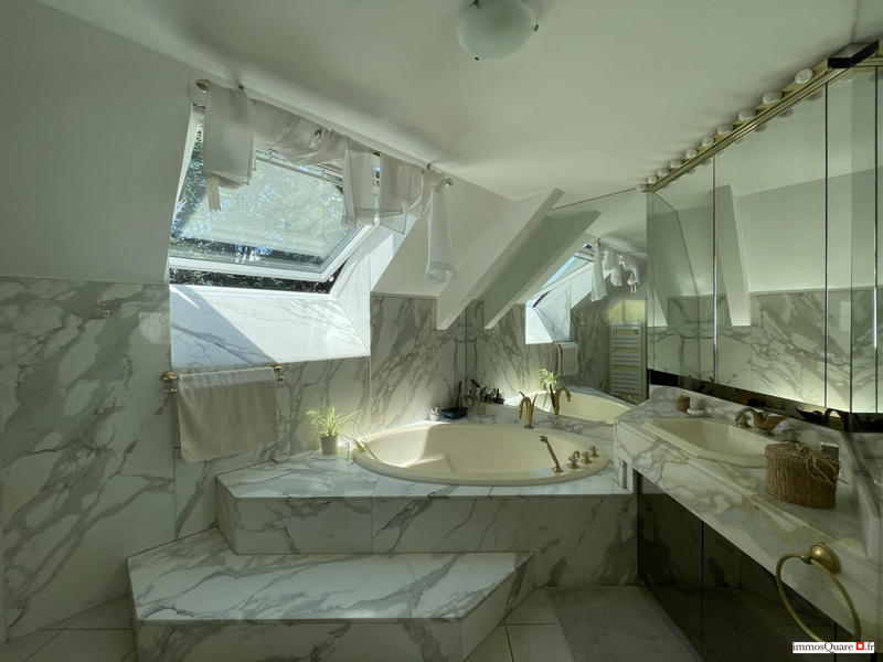 Villa - 249 m² - 9 pièces