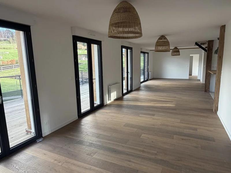 Propriété - 205 m² - 6 pièces