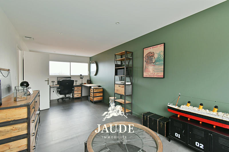 Maison - 236 m² - 9 pièces