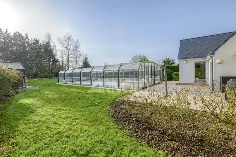 Maison - 232 m² - 11 pièces