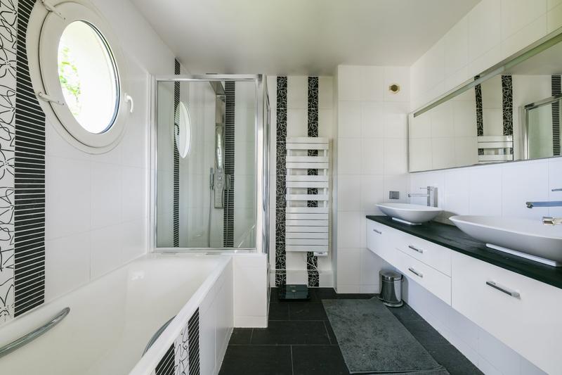 Maison contemporaine - 214 m² - 8 pièces