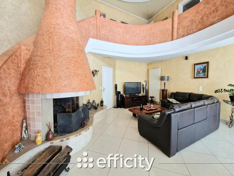 Maison - 242 m² - 6 pièces