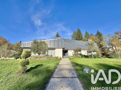 Maison - 217 m² - 8 pièces