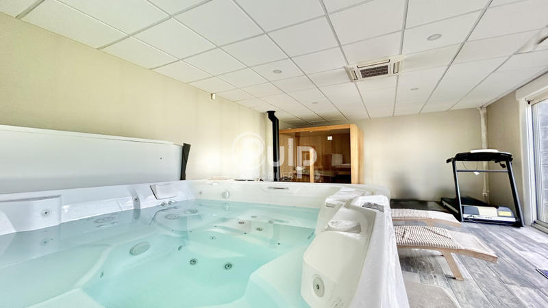 Maison - 273 m² - 12 pièces