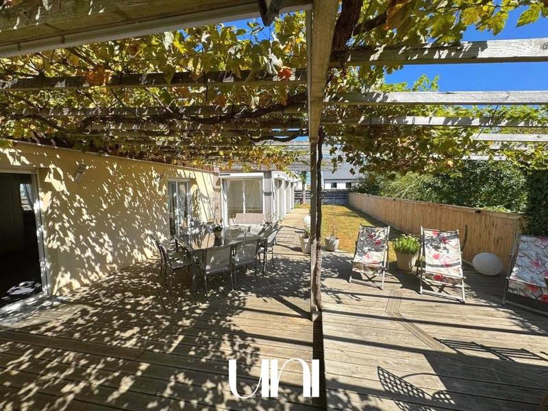 Maison - 210 m² - 6 pièces