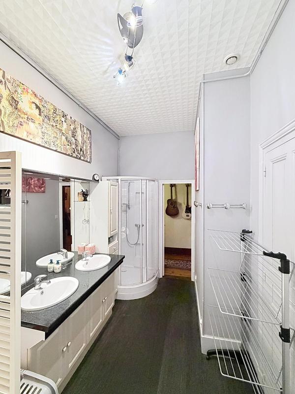 Appartement - 187 m² - 7 pièces