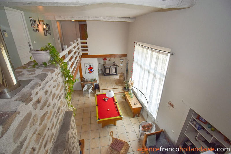Maison - 216 m² - 9 pièces
