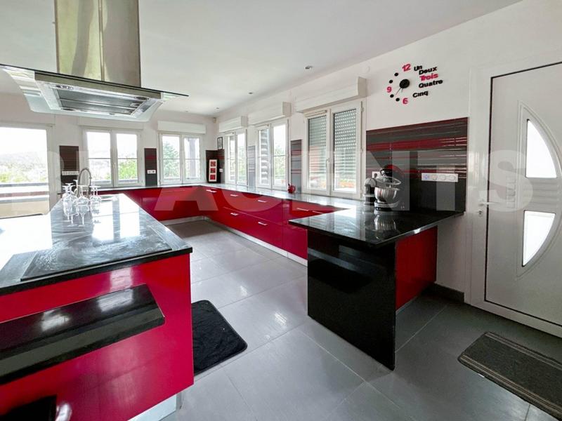 Villa - 322 m² - 6 pièces