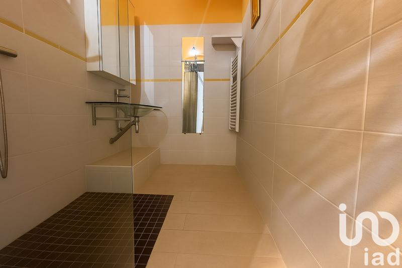 Maison - 240 m² - 8 pièces