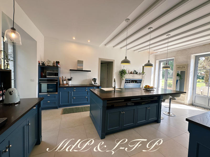 Maison - 262 m² - 7 pièces