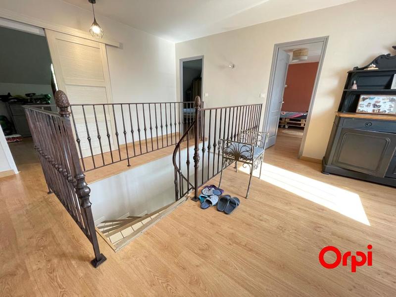 Maison - 215 m² - 8 pièces