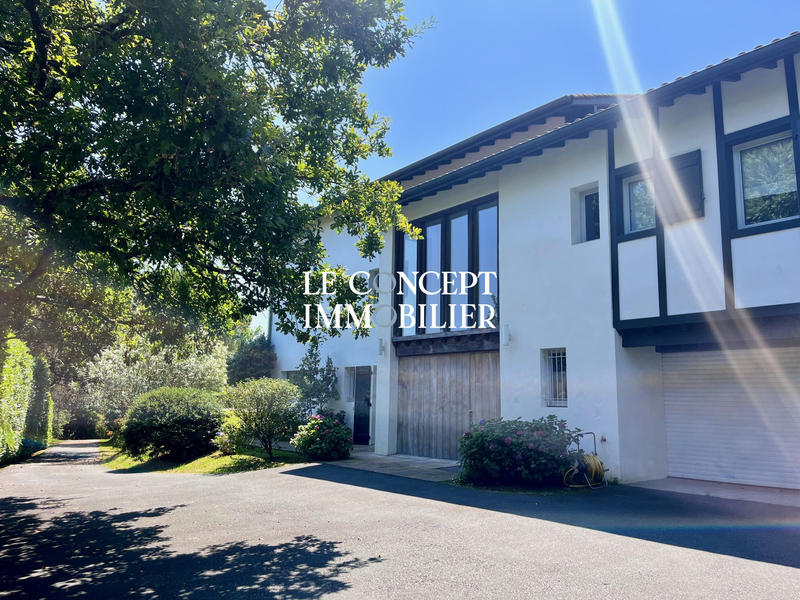 Villa - 330 m² - 7 pièces