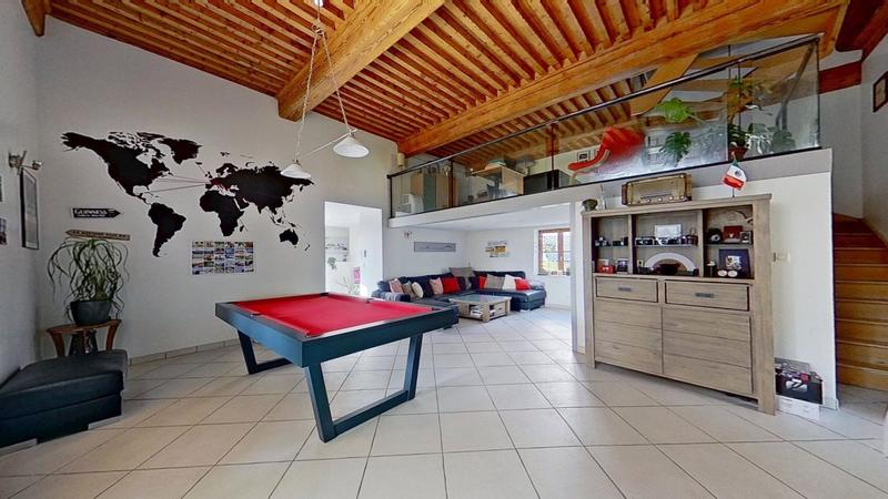 Maison - 230 m² - 6 pièces