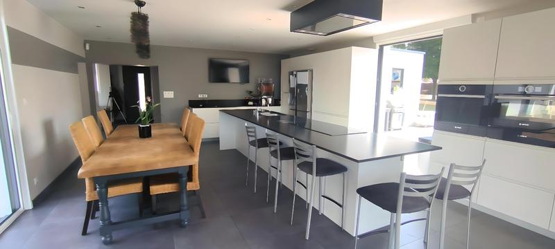 Maison contemporaine - 209 m² - 7 pièces