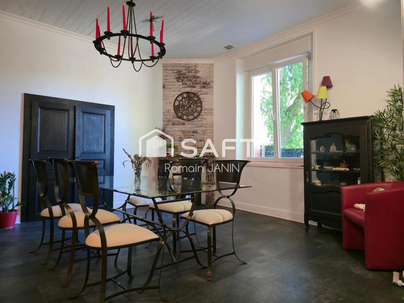 Maison - 210 m² - 7 pièces