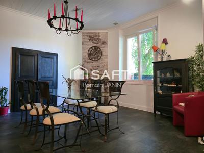 Maison - 210 m² - 7 pièces