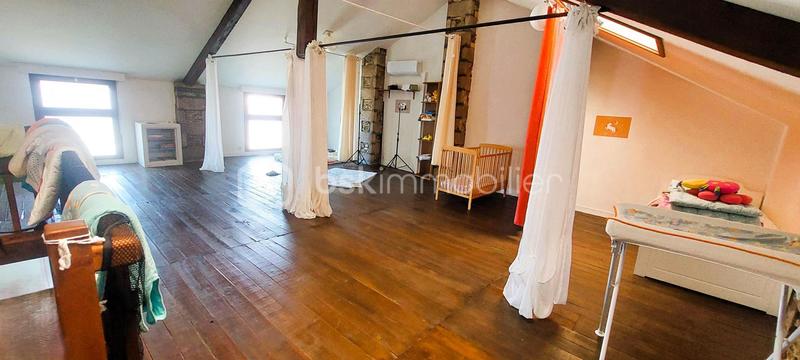 Maison de village - 180 m² - 13 pièces