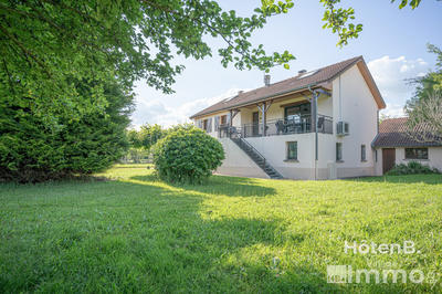 Appartement - 140 m² - 6 pièces