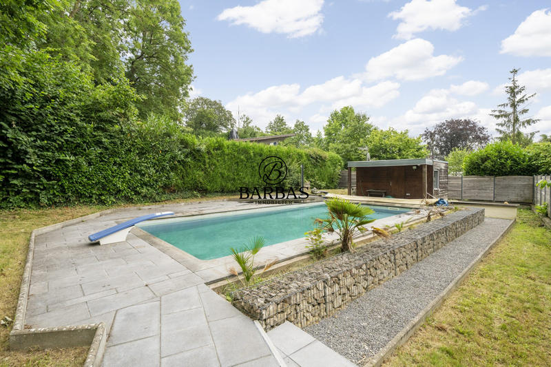 Maison - 302 m² - 10 pièces