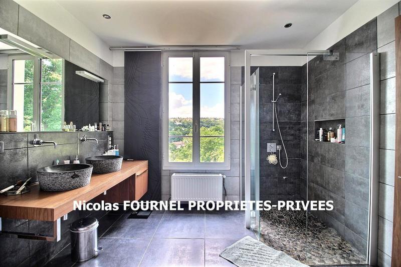 Propriété - 275 m² - 8 pièces