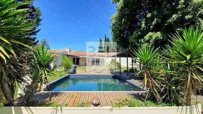 Maison - 220 m² - 8 pièces