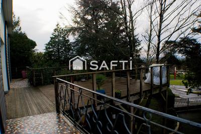 Maison - 167 m² - 8 pièces