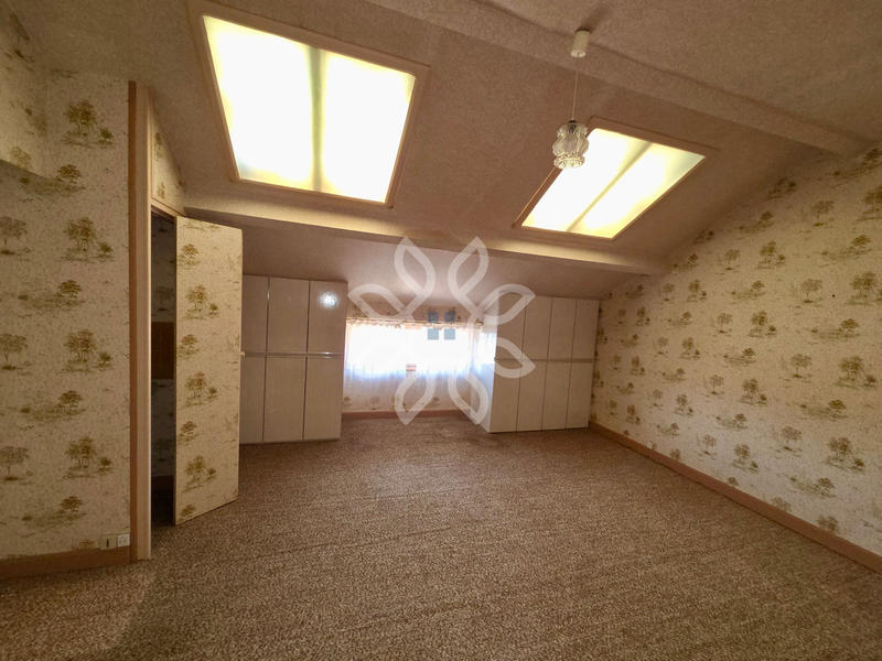 Propriété - 160 m² - 9 pièces