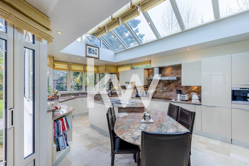 Maison - 218 m² - 7 pièces