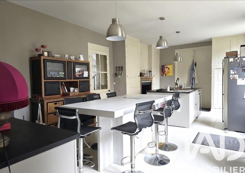 Maison - 291 m² - 12 pièces