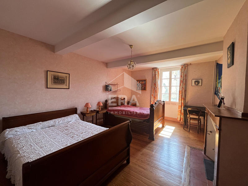 Maison - 370 m² - 8 pièces