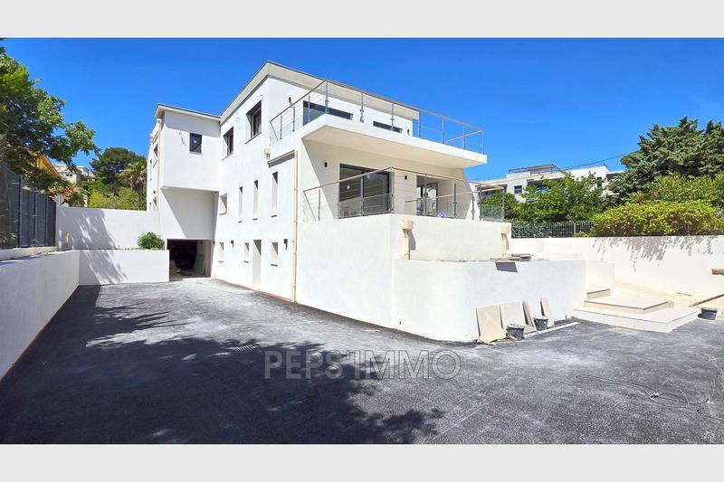 Appartement - 175 m² - 6 pièces