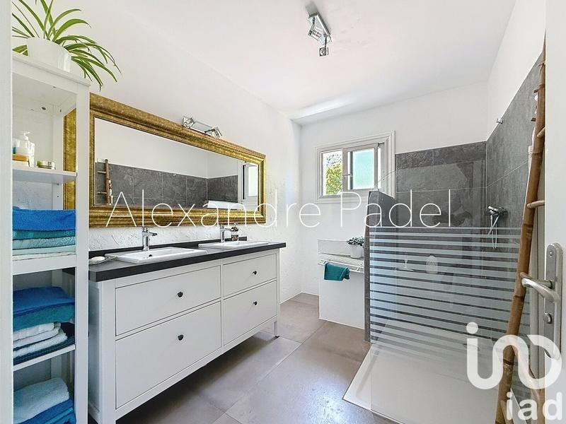 Maison - 270 m² - 10 pièces