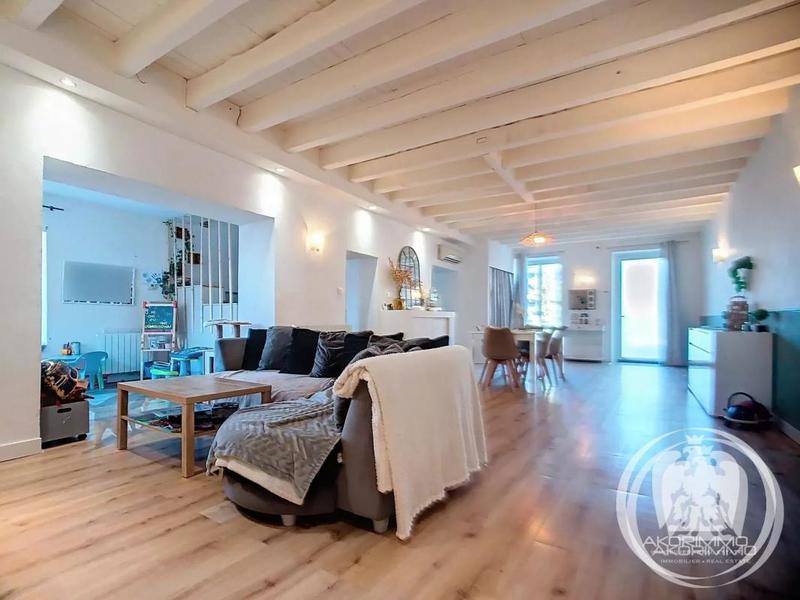 Maison - 198 m² - 8 pièces