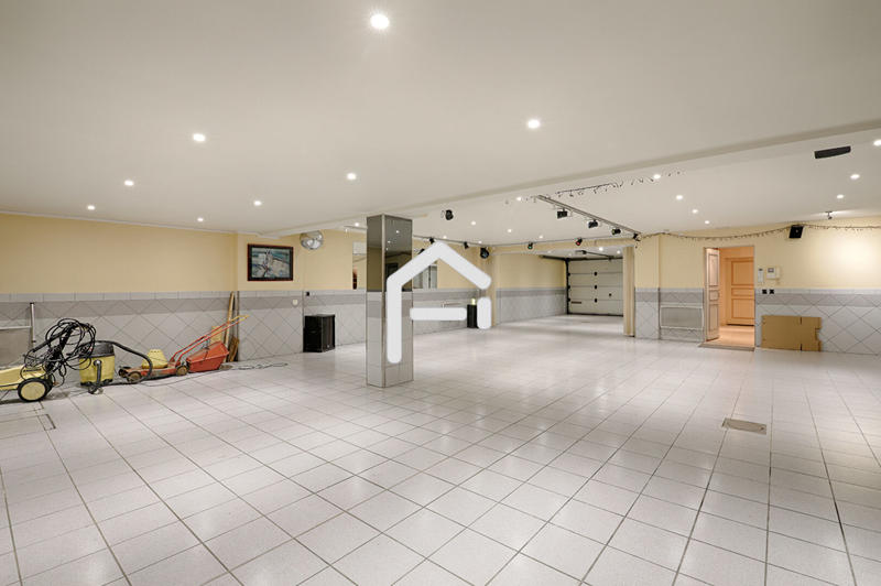 Maison - 450 m² - 10 pièces