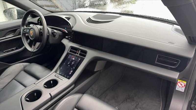 Porsche taycan 476 93 Kwh Performance