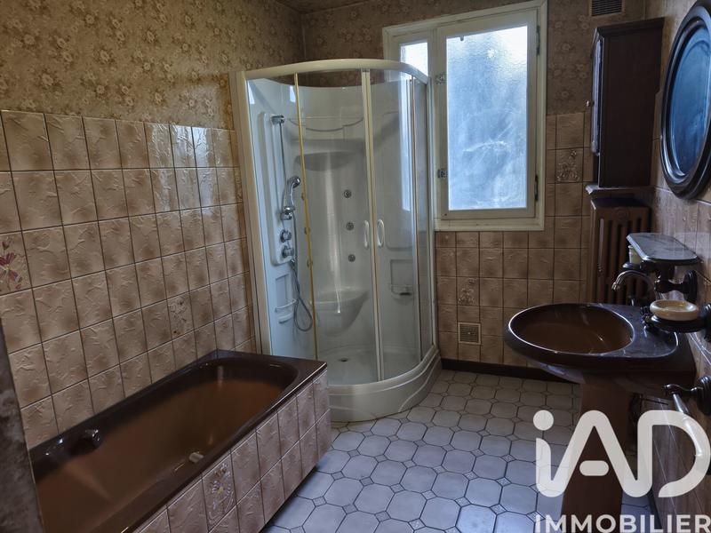 Maison - 233 m² - 7 pièces