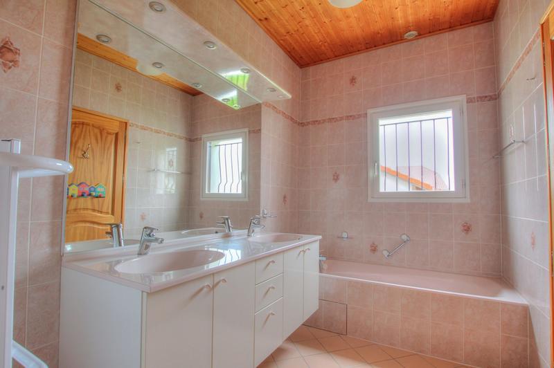 Villa - 200 m² - 6 pièces