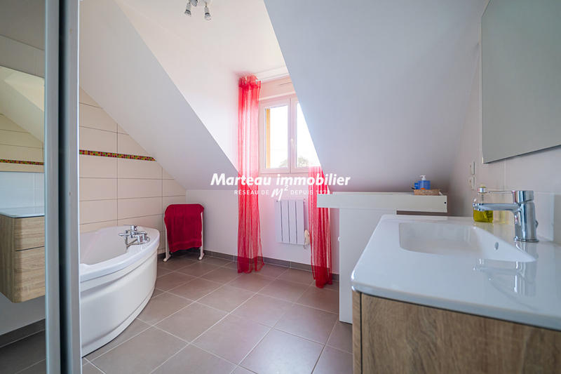 Maison - 225 m² - 8 pièces
