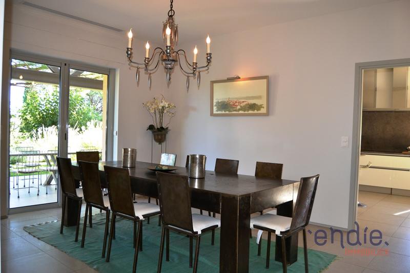 Maison - 320 m² - 6 pièces