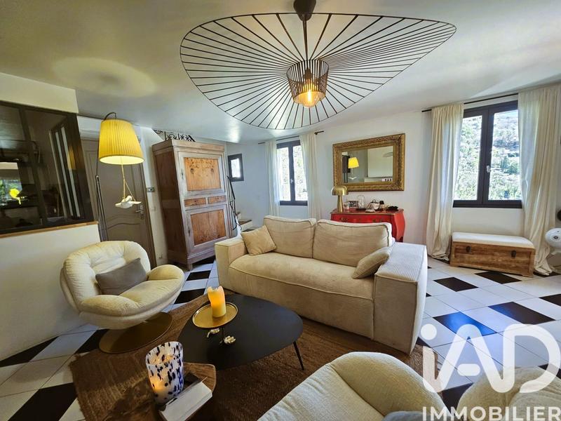 Maison - 200 m² - 11 pièces