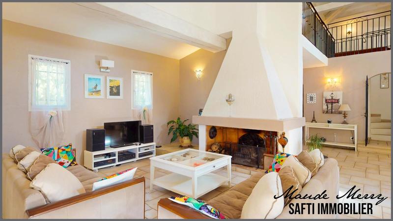 Maison - 230 m² - 6 pièces