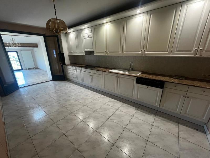 Maison - 237 m² - 7 pièces