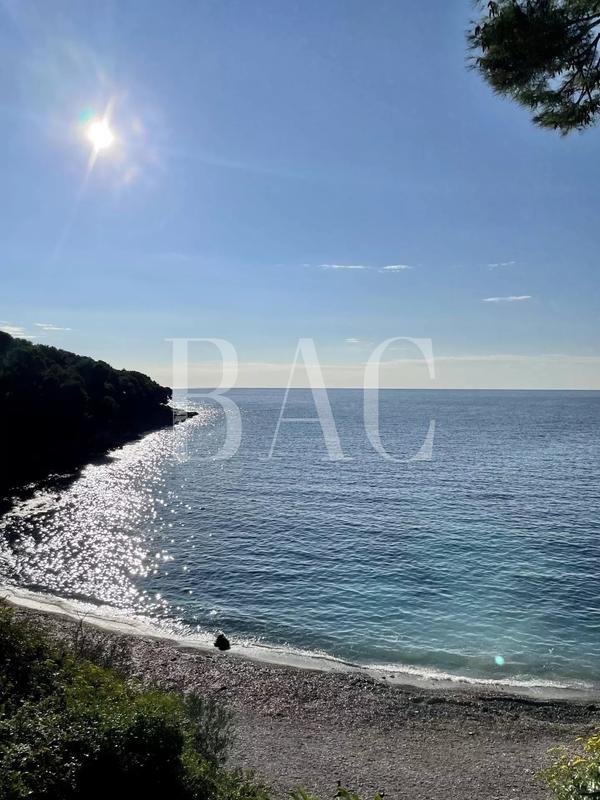 Propriété - 3 500 m² - 30 pièces