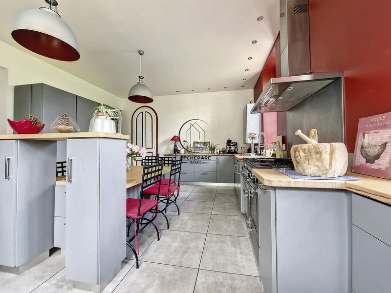 Maison - 351 m² - 7 pièces
