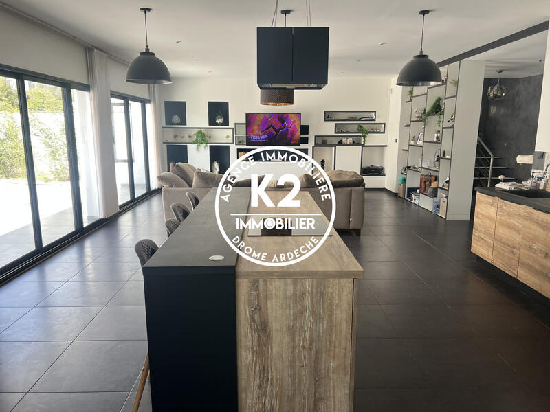 Villa - 240 m² - 6 pièces